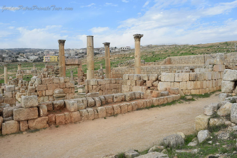 Unearthed Graeco-Roman Statues Unveiled in Jerash