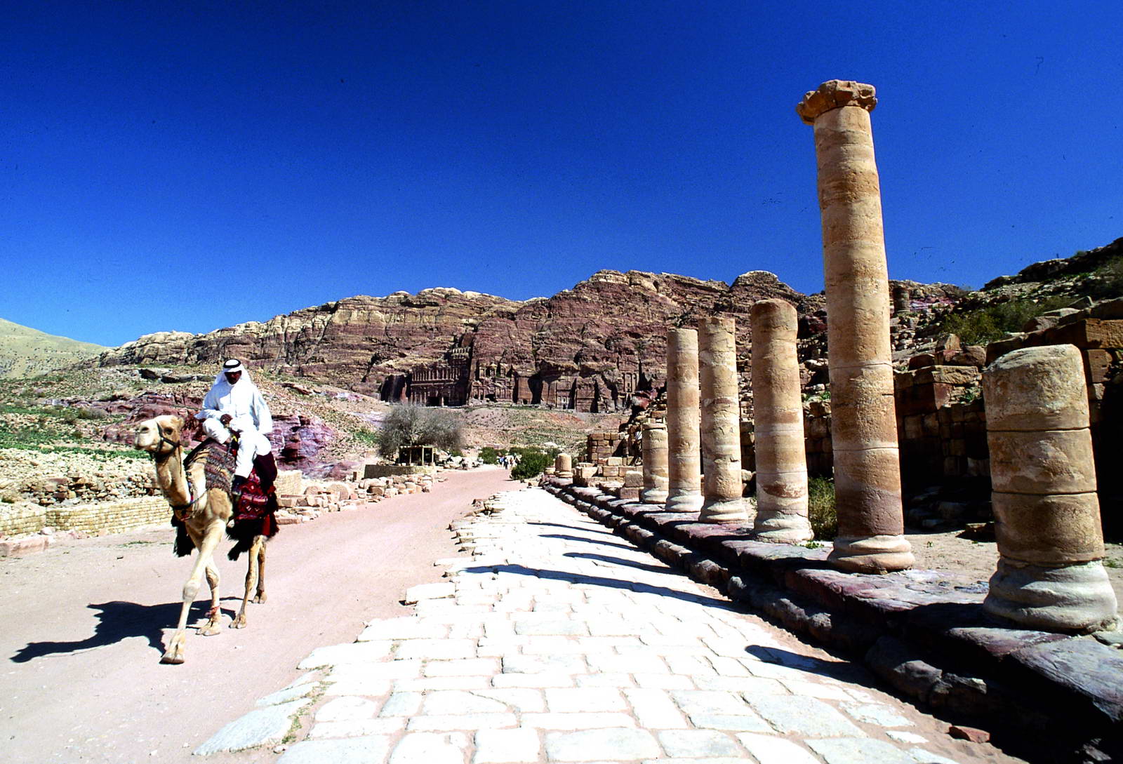 jordan tours petra colonnaded street